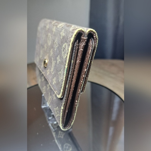Louis Vuitton Gray Monogram Wallet - Picture 5 of 15